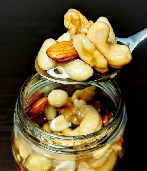 প্রিমিয়াম মধুময় বাদাম